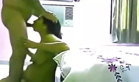 Hai cô gái trẻ da trắng sec lon luan bú liếm dương vật giả da đen gợi cảm Người da đen