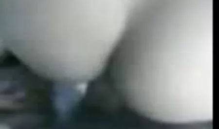 Một trưởng thành milf uống với cô ấy phim sec loạn luan bạn của con trai và có lesbian tình dục với cô ấy