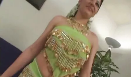 Ngôi sao khiêu dâm trong vai Dominatrix và anh xem phin sec loan luan chàng bị mê hoặc