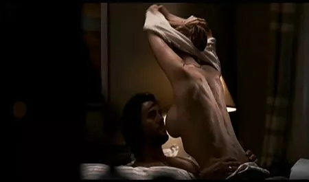 Trưởng thành milf vợ gian lận trên cô ấy chồng trong một phimsech loanluan khách sạn phòng với một insatiable người yêu