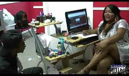 Porn người mẫu được sử phim sec loạn luan dụng để thủ dâm trên đường phố