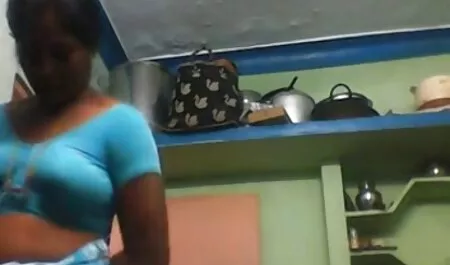 Lồn xinh đẹp của một người mẫu khiêu phim sec lan luan dâm trẻ cums mạnh bạo từ sự xâm nhập của một máy rung