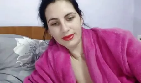 Ngôi sao khiêu bo chong nang dau sec dâm như một nữ thần rừng sừng