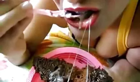 Hai tuyệt đẹp busty khiêu dâm nữ phim sec anh em diễn viên trên một nam erect phallus