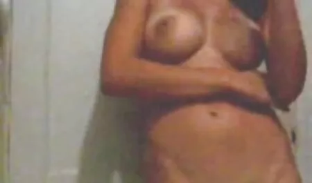 Christina chỉ phim sec bo dit con gai mới hơn 18 tuổi, nhưng những vòng nguyệt quế của quả bom sex thế giới đã ám ảnh :)