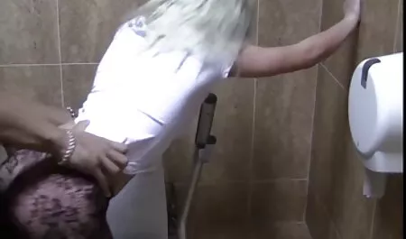 Tuyển chọn những người đẹp và đam mê làm xecloan luon tình với những người mẫu khiêu dâm trẻ tuổi ở các vị trí khác nhau