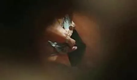 Trưởng thành tóc vàng phim sec cha va con mẹ thích một lớn đứng vòi nước