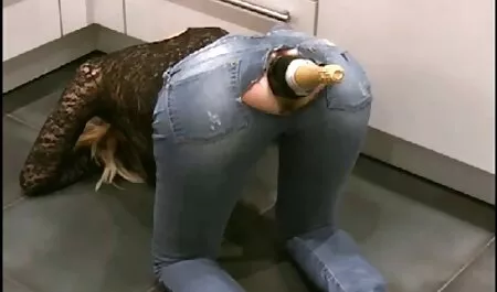Trưởng thành bà nội trợ trong đỏ tai phim sec bo chong nang dau vớ kinh ngạc nhảy trên các phallus của một hàng xóm