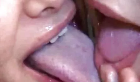 Flirty trẻ tóc vàng là háo hức đến hương vị của tôi xecloan luân tinh ranh