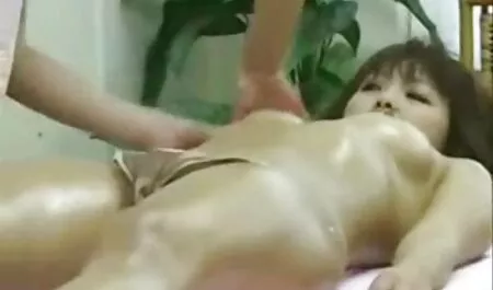 Busty vợ cởi chồng đến làm việc với might và main phim sec loam luan
