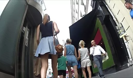 Trẻ sluts nhàn nhã vuốt ve pussies trên phim secloan luan giường và cố gắng để có được thuốc lắc